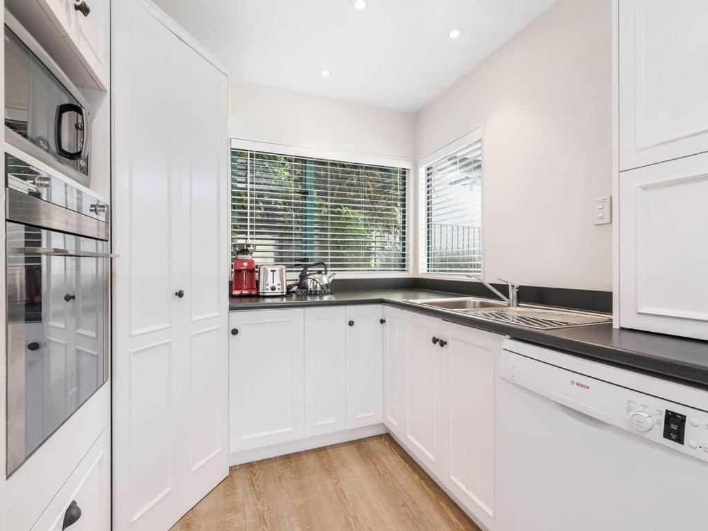 Lakefront Living At Remarkables Retreat - Unit 4 Queenstown Bagian luar foto