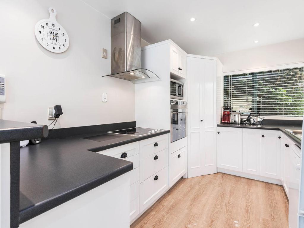 Lakefront Living At Remarkables Retreat - Unit 4 Queenstown Bagian luar foto